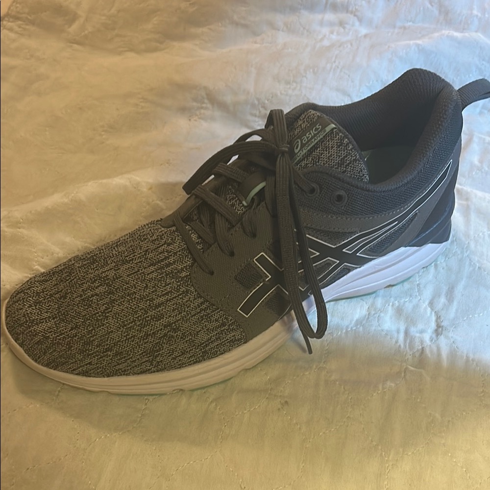 Asics Gel Torrance women’s Gray Athletic Shoes Modern Knit Design - Picture 1 of 9
